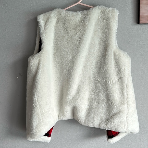 Max Studio Kids Faux Fur Vest Size 7/8 - Picture 4 of 4